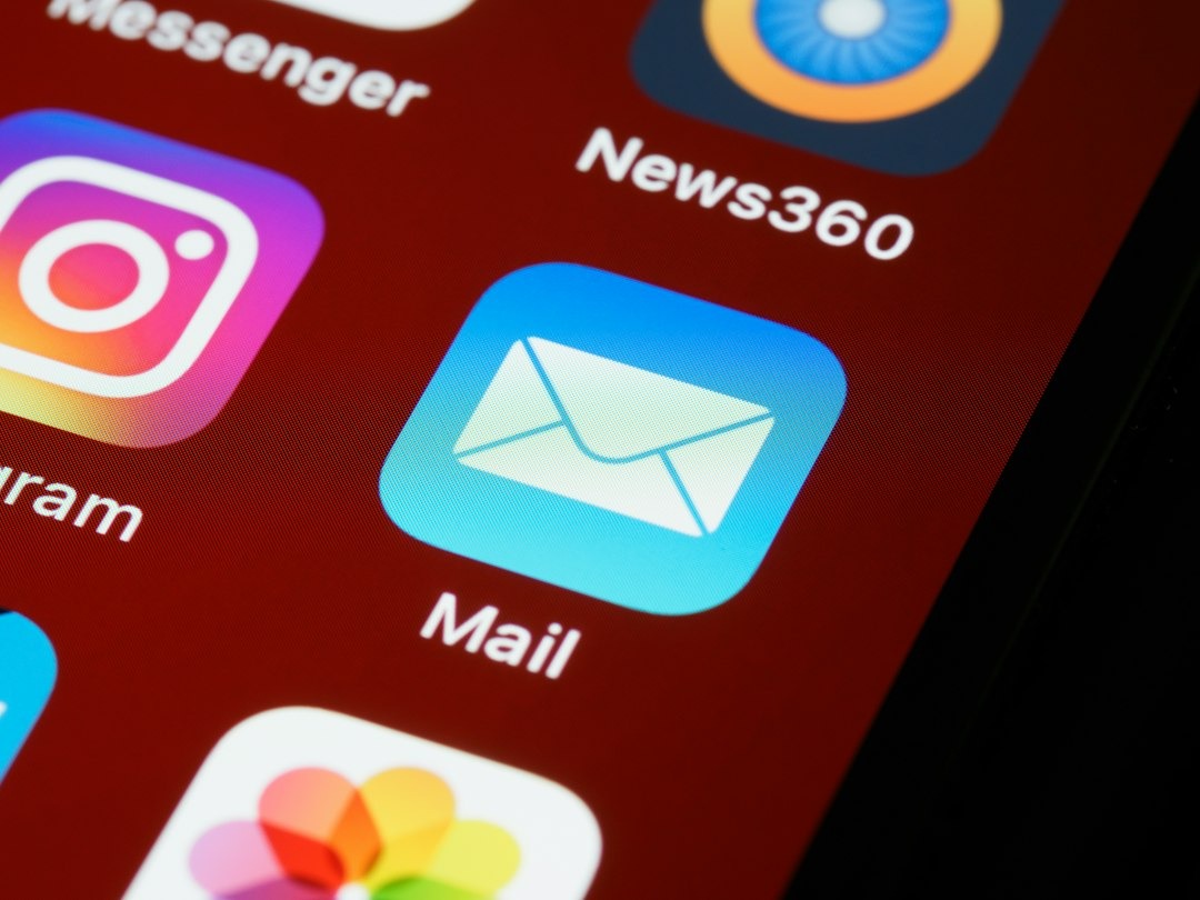Smartphone screen displaying app icons like Instagram and Mail.